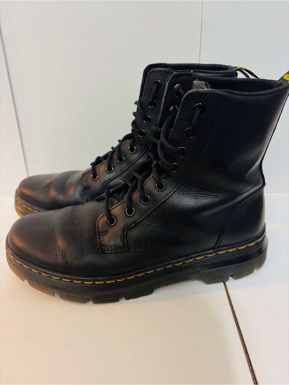 Dr.  Marten’s Black Smooth Leather Men’s Combat Boots Size 8